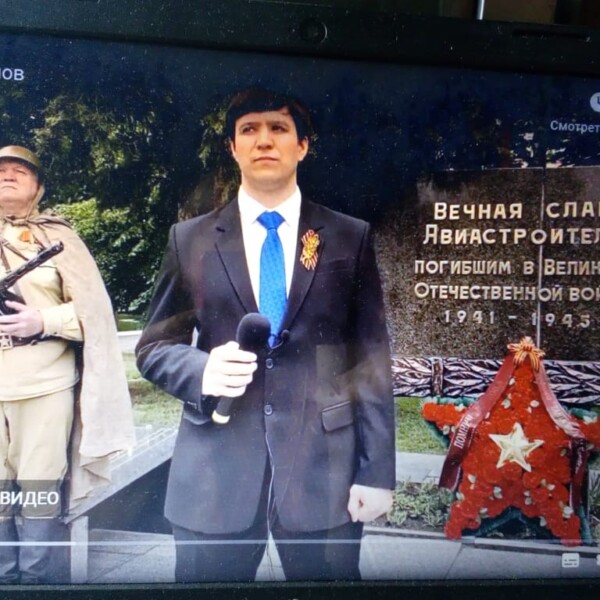 Поклонимся великим тем годам