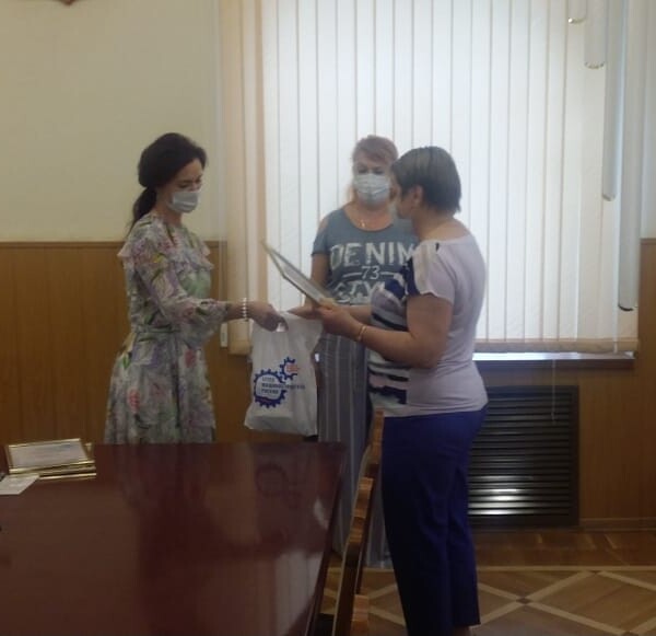 Трое сотрудников завода РЭРЗ получили подарки от СоюзМаш