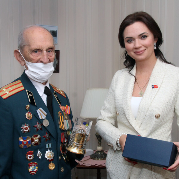 Лидия Новосельцева навестила ветерана (видео)
