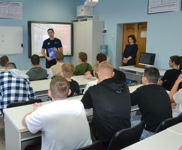 Встреча со студентами 1 курса группы ТМ 1/1 Донского промышленно-технического колледжа имени Б.Н.Слюсаря, обучающихся по специальности 15.02.16 Технология машиностроения.