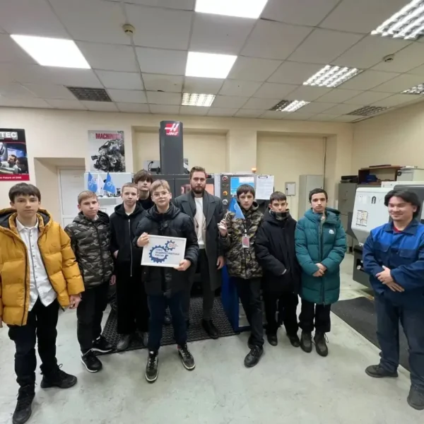 Экскурсия для учащихся 8 класса школы N4 по учебным мастерским ДПТК