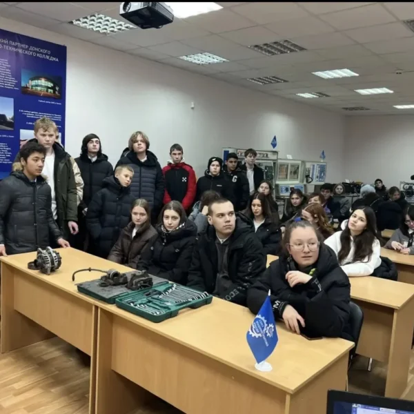 Экскурсия для учащихся восьмых классов школы N21 по учебной автолаборатории ДПТК