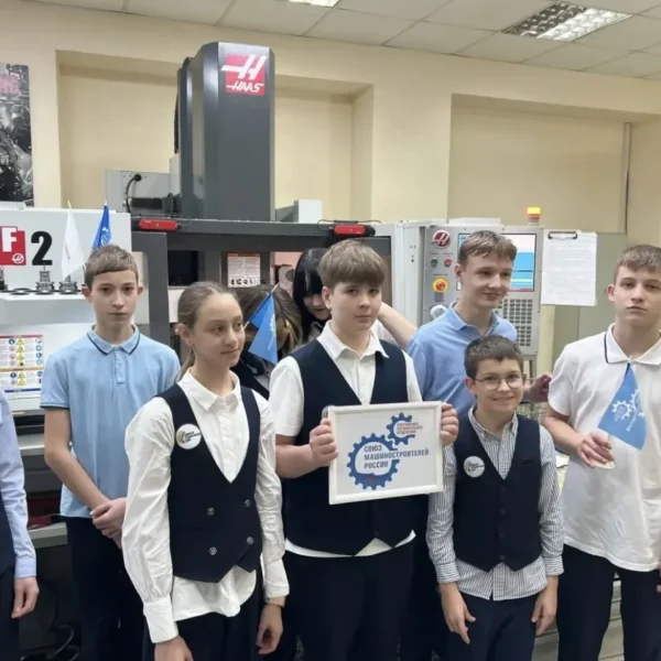 Экскурсия для учащихся 7 класса гимназии N35 по учебным мастерским ДПТК