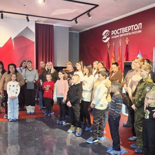 «Время героинь»: участницы проекта посетили музей завода «Роствертол»
