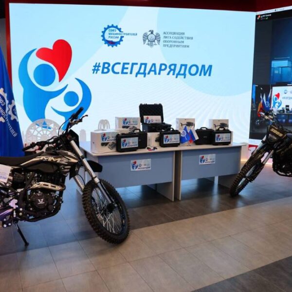 Владимир Гутенев передал очередную помощь на фронт