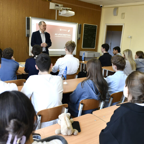 Выездная экспозиция музея АО «Роствертол» в гимназии №76