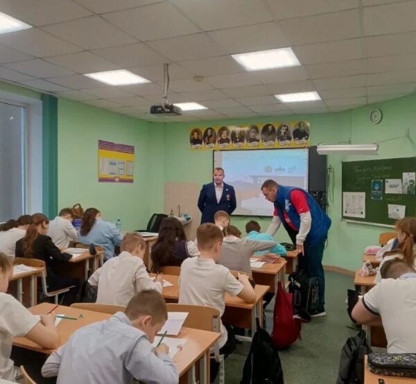 Тематическое мероприятие из цикла «СВОи: разговоры с героями» для учеников школы 57 3 А класса города Ростов-на-Дону