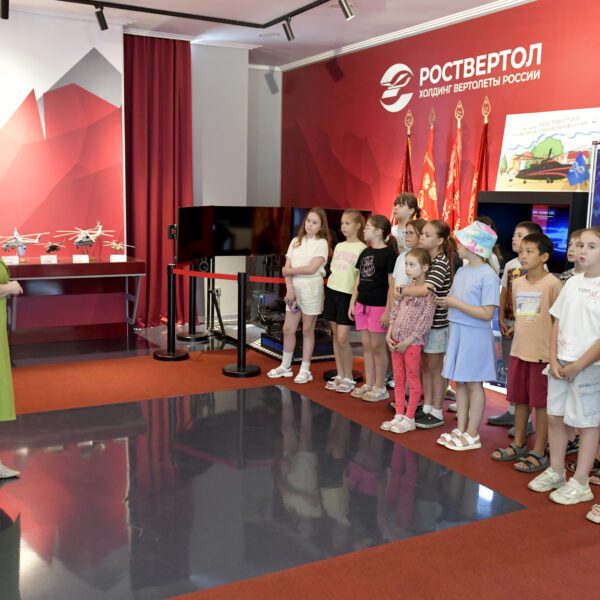 Музей «Роствертол» принял ребят из летних профсмен пришкольных лагерей