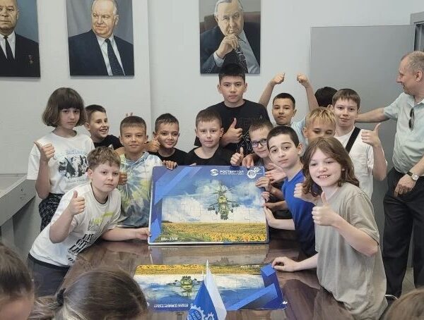 Музей «Роствертол» принял ребят из летних профсмен пришкольных лагерей