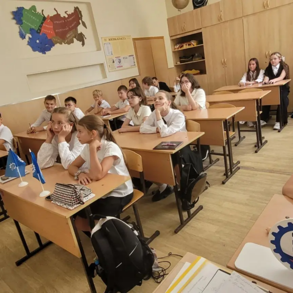 В День знаний представители Ростовского отделения СоюзМаш России провели профориентационные уроки в подшефной гимназии № 34 имени Д.М. Чумаченко